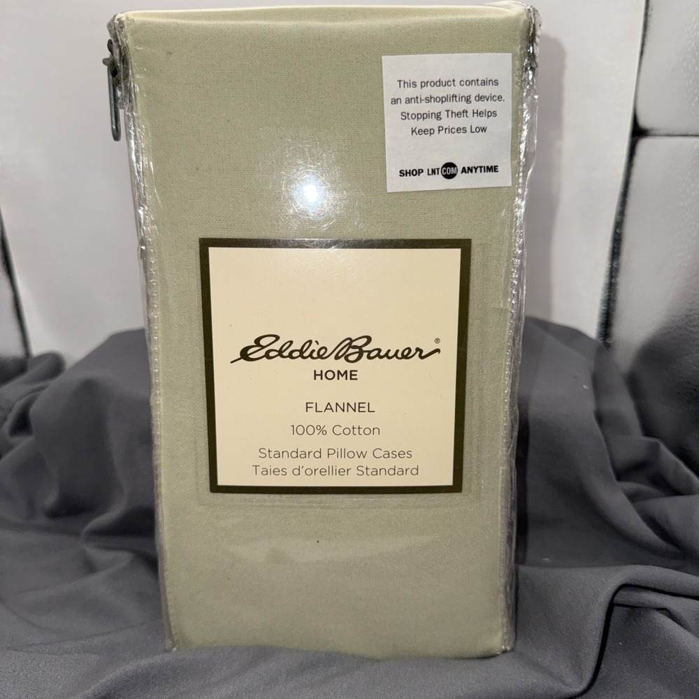 Set Of 2 NEW Eddie Bauer  Flannel STD PillowCases Green 20X32"